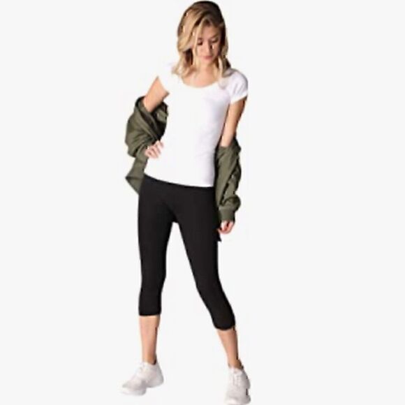 NWT Buttery Soft White Seamless Performance Tee - Picture 2 of 7